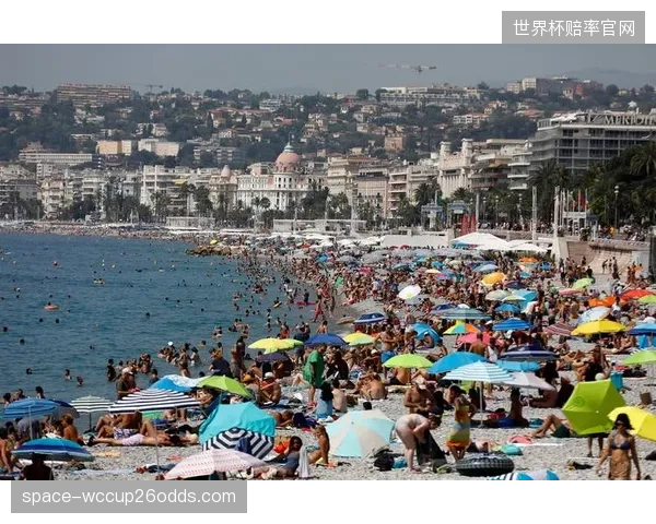 西班牙队必须为北美夏季的湿热天气做好预案，其传控打法对体能要求极高。